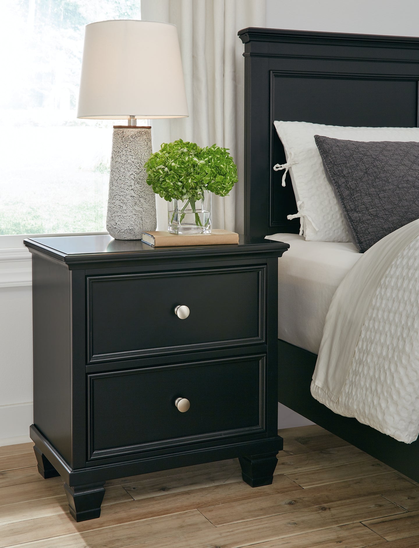 Lanolee Full Panel Bed with Mirrored Dresser and 2 Nightstands